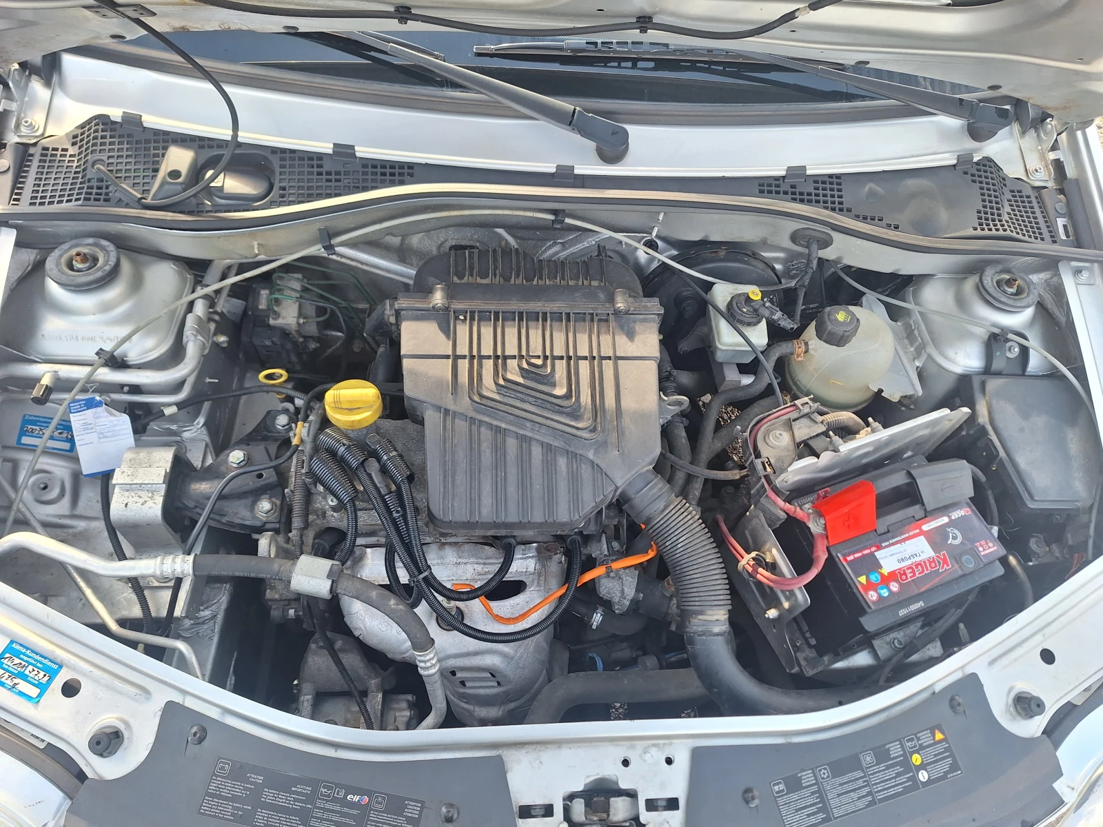 Dacia Logan 1.6i, снимка 17 - Автомобили и джипове - 54224613