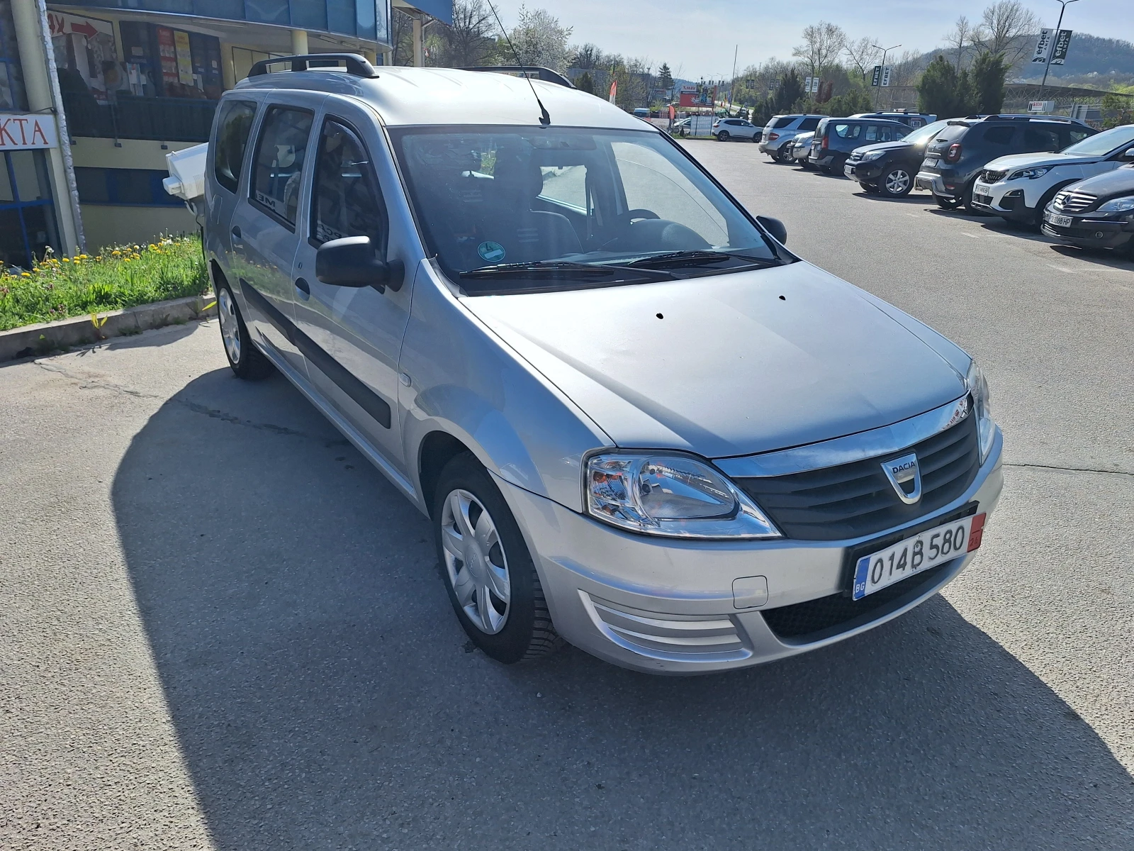 Dacia Logan 1.6i, снимка 4 - Автомобили и джипове - 54224613