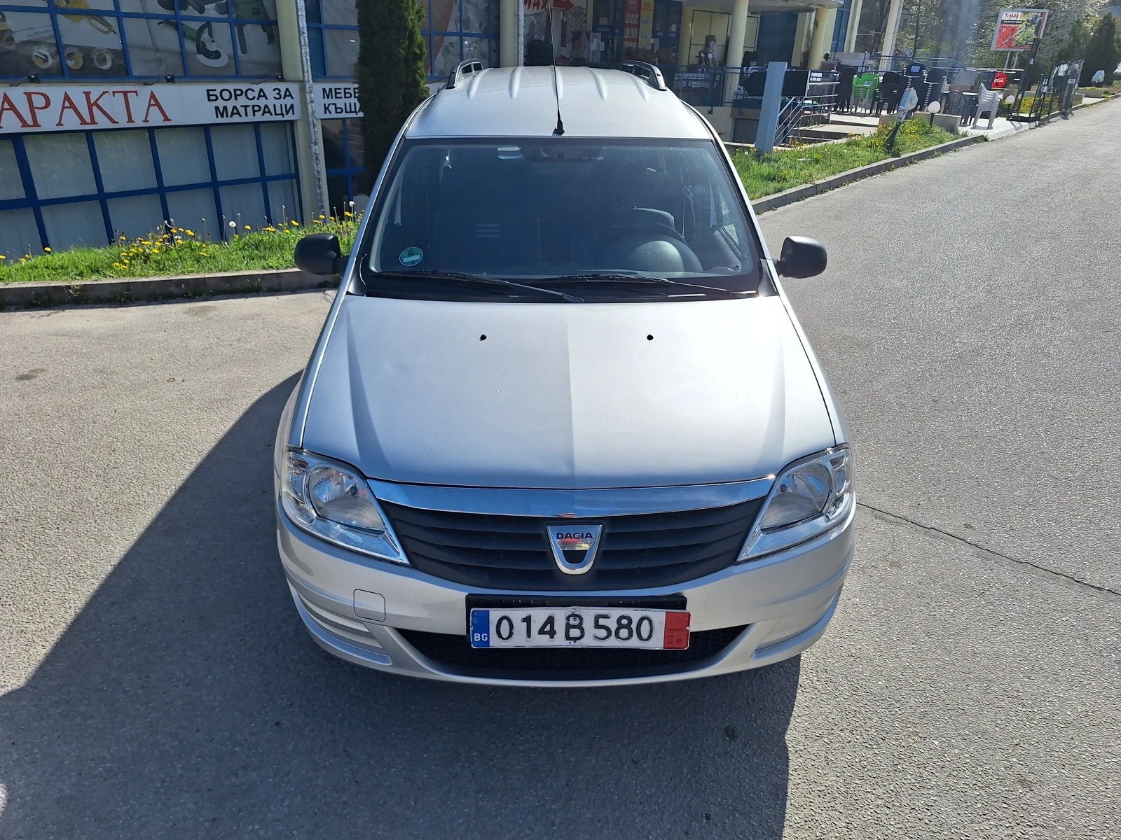 Dacia Logan 1.6i, снимка 3 - Автомобили и джипове - 54224613