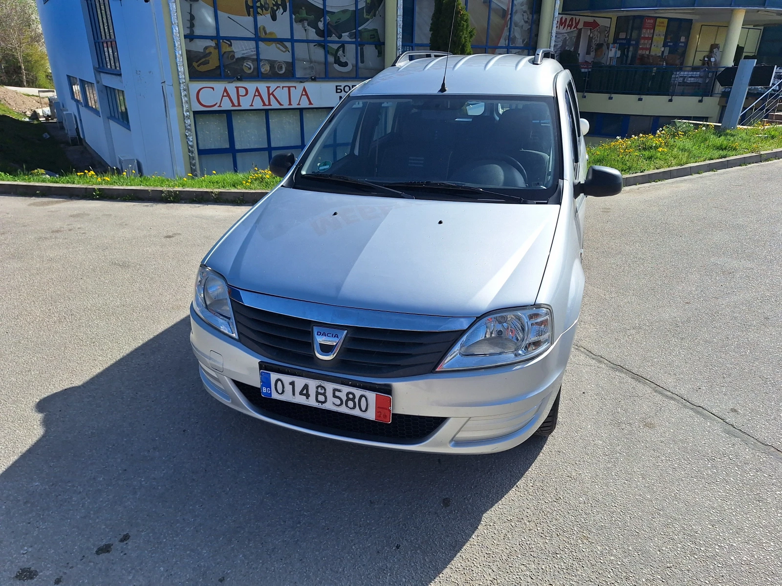 Dacia Logan 1.6i, снимка 2 - Автомобили и джипове - 54224613