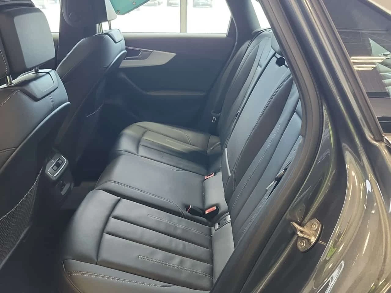 Audi A4  | PROGRESSIV | DISTRONIC | PANO | 2 КЛЮЧА , снимка 12 - Автомобили и джипове - 54691541