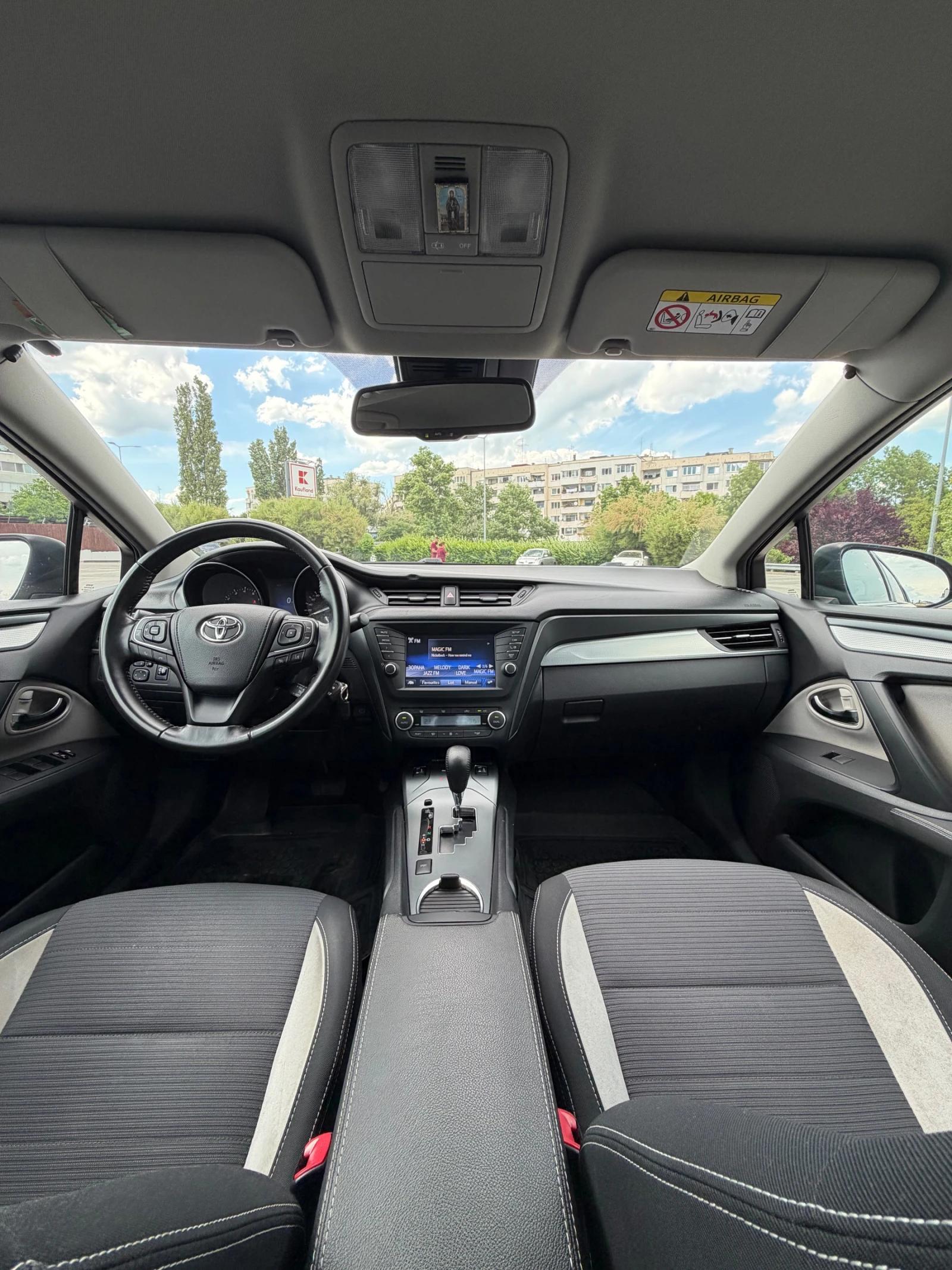Toyota Avensis 1.8, снимка 9 - Автомобили и джипове - 54984925