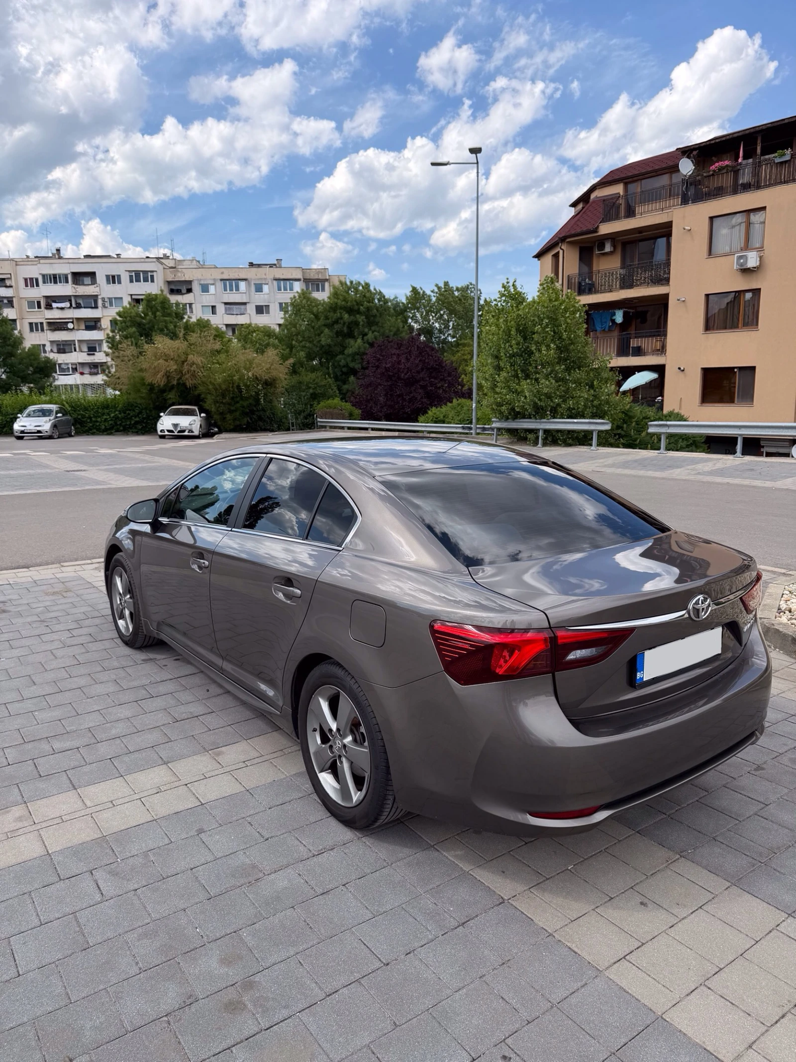 Toyota Avensis 1.8, снимка 3 - Автомобили и джипове - 54984925