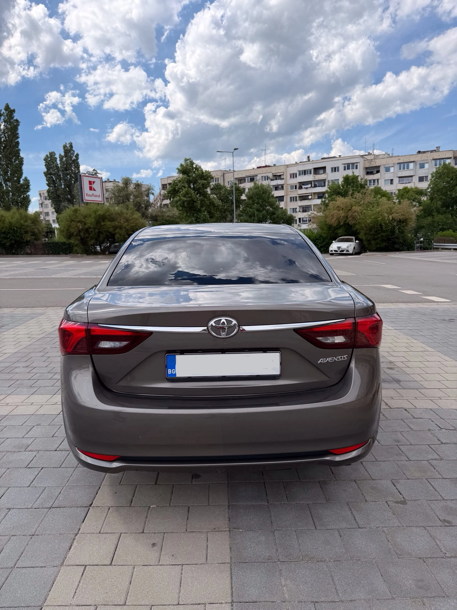 Toyota Avensis 1.8, снимка 4 - Автомобили и джипове - 54984925