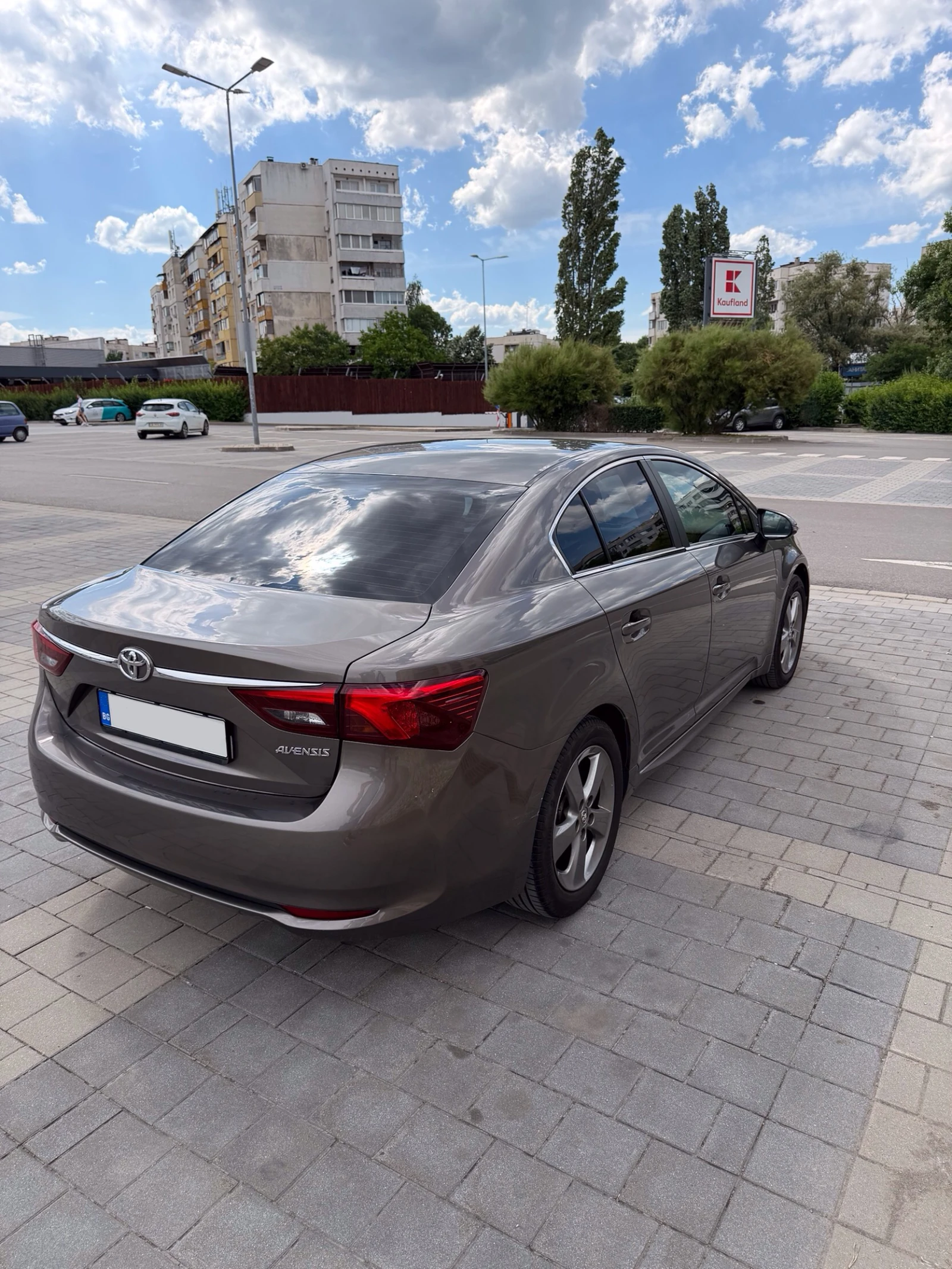 Toyota Avensis 1.8, снимка 5 - Автомобили и джипове - 54984925
