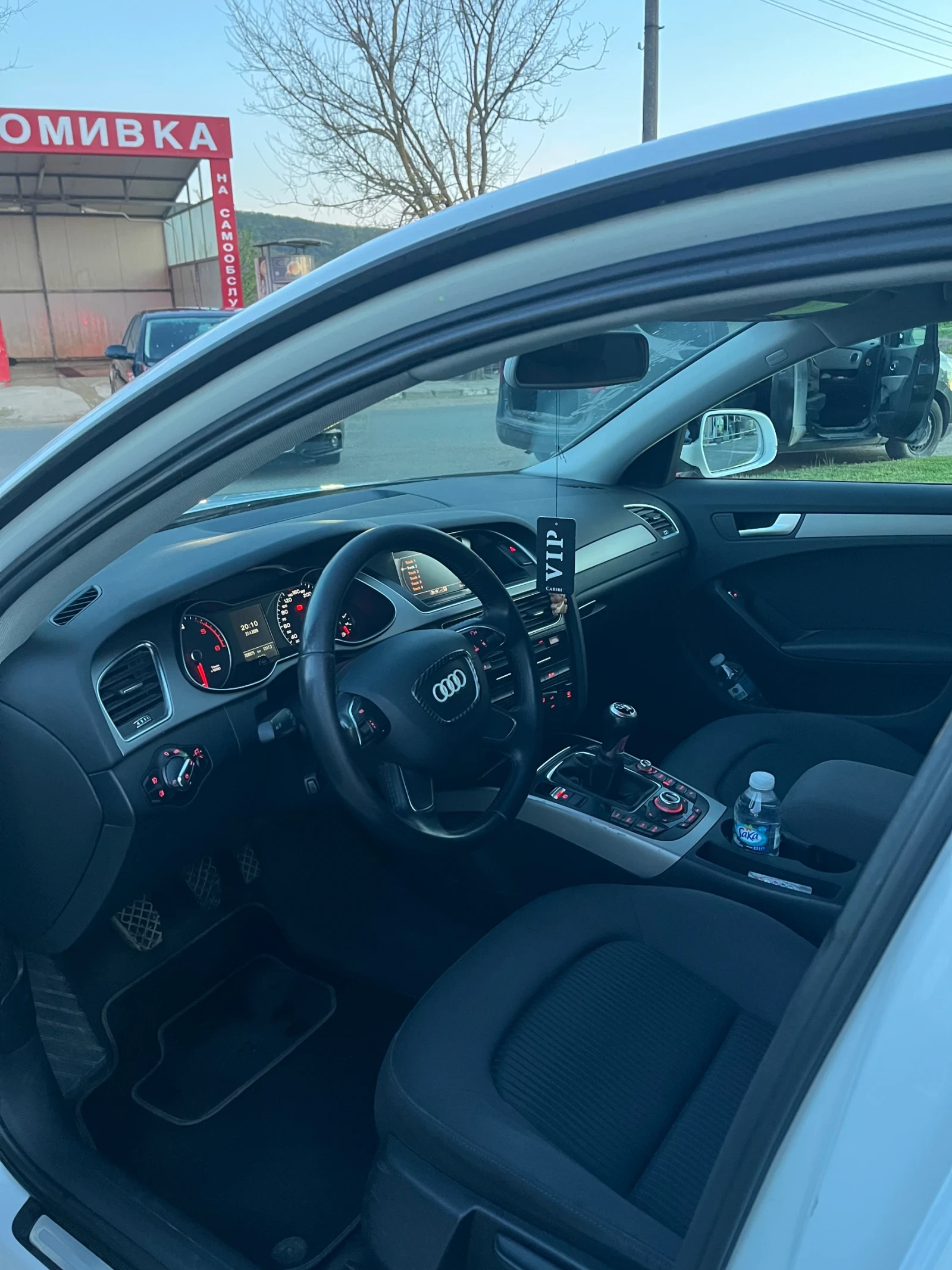 Audi A4 S line ръчка 2.0, снимка 6 - Автомобили и джипове - 55650513
