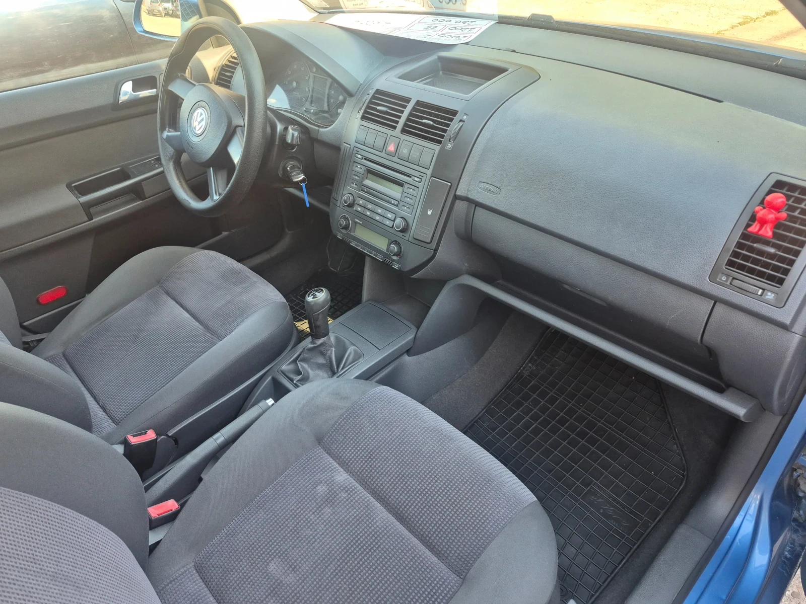 VW Polo БЕНЗИН, снимка 12 - Автомобили и джипове - 55740797