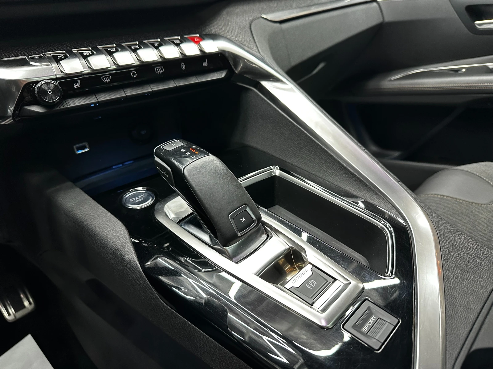 Peugeot 3008 1.6i 165кс/Allure/Германия/Сервизна книжка, снимка 12 - Автомобили и джипове - 56231445