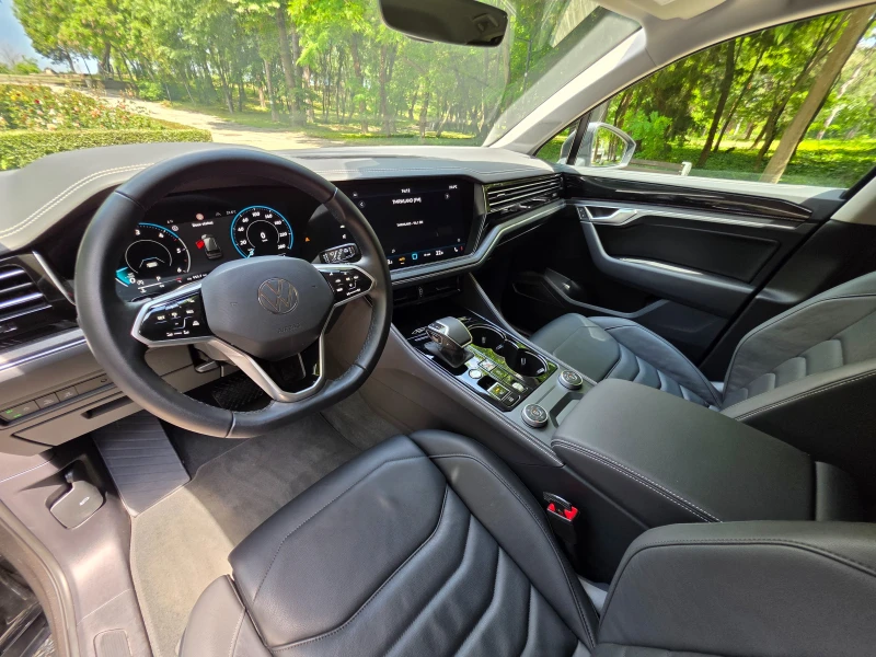 VW Touareg 3.0TDI* FACE* 4MOTION* Въздух* НОВ * ЛИЗИНГ, снимка 11 - Автомобили и джипове - 50484673