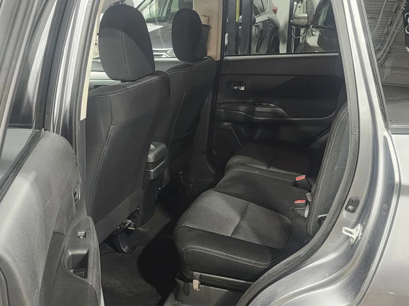 Mitsubishi Outlander ES S-AWC* ПОДГРЕВ* КАМЕРА* МЪРТВА ТОЧКА, снимка 14 - Автомобили и джипове - 52645152