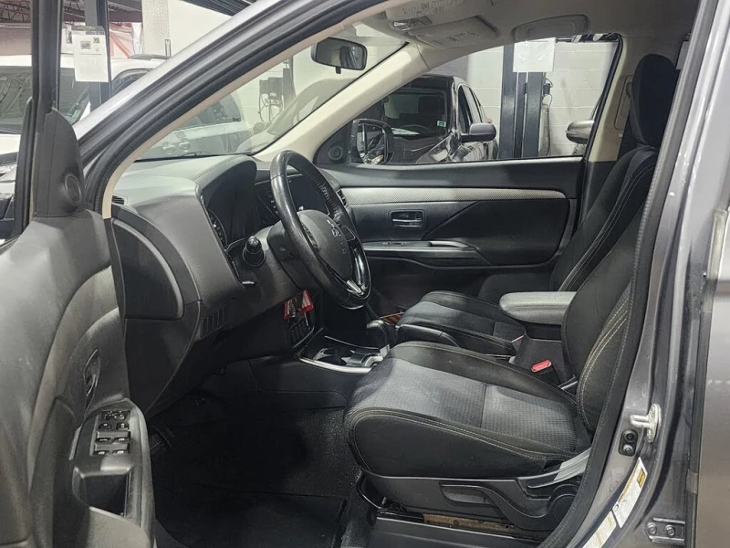 Mitsubishi Outlander ES S-AWC* ПОДГРЕВ* КАМЕРА* МЪРТВА ТОЧКА, снимка 8 - Автомобили и джипове - 52645152