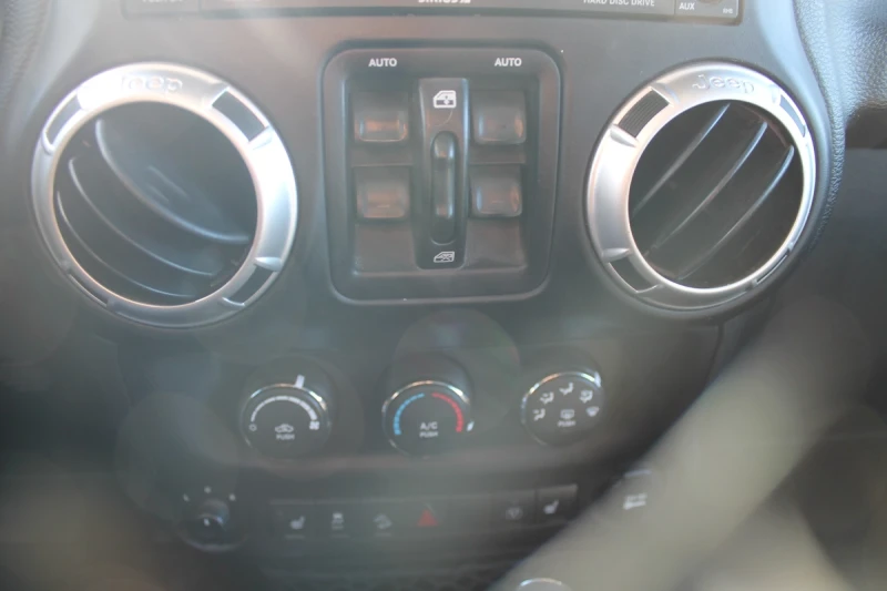 Jeep Wrangler Sahara* Bluetooth* НАВИГАЦИЯ* Hard/Soft Top* Подгр, снимка 12 - Автомобили и джипове - 53362328