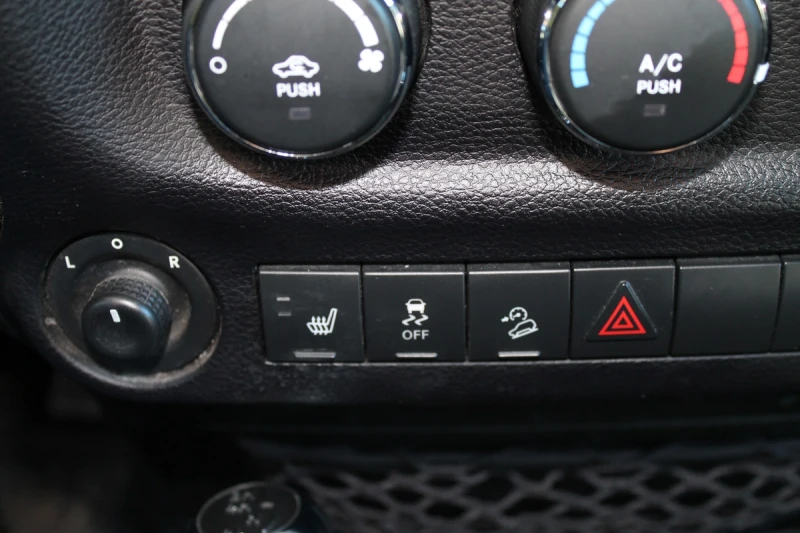 Jeep Wrangler Sahara* Bluetooth* НАВИГАЦИЯ* Hard/Soft Top* Подгр, снимка 13 - Автомобили и джипове - 53362328