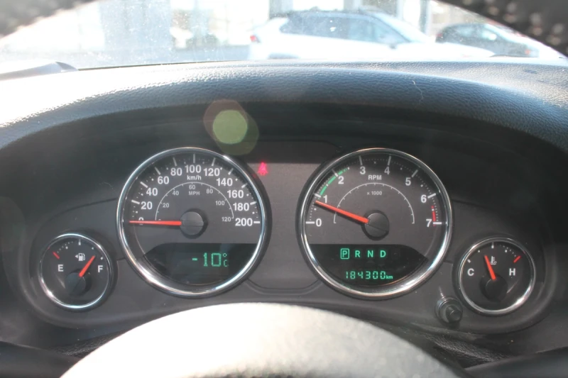 Jeep Wrangler Sahara* Bluetooth* НАВИГАЦИЯ* Hard/Soft Top* Подгр, снимка 10 - Автомобили и джипове - 53362328