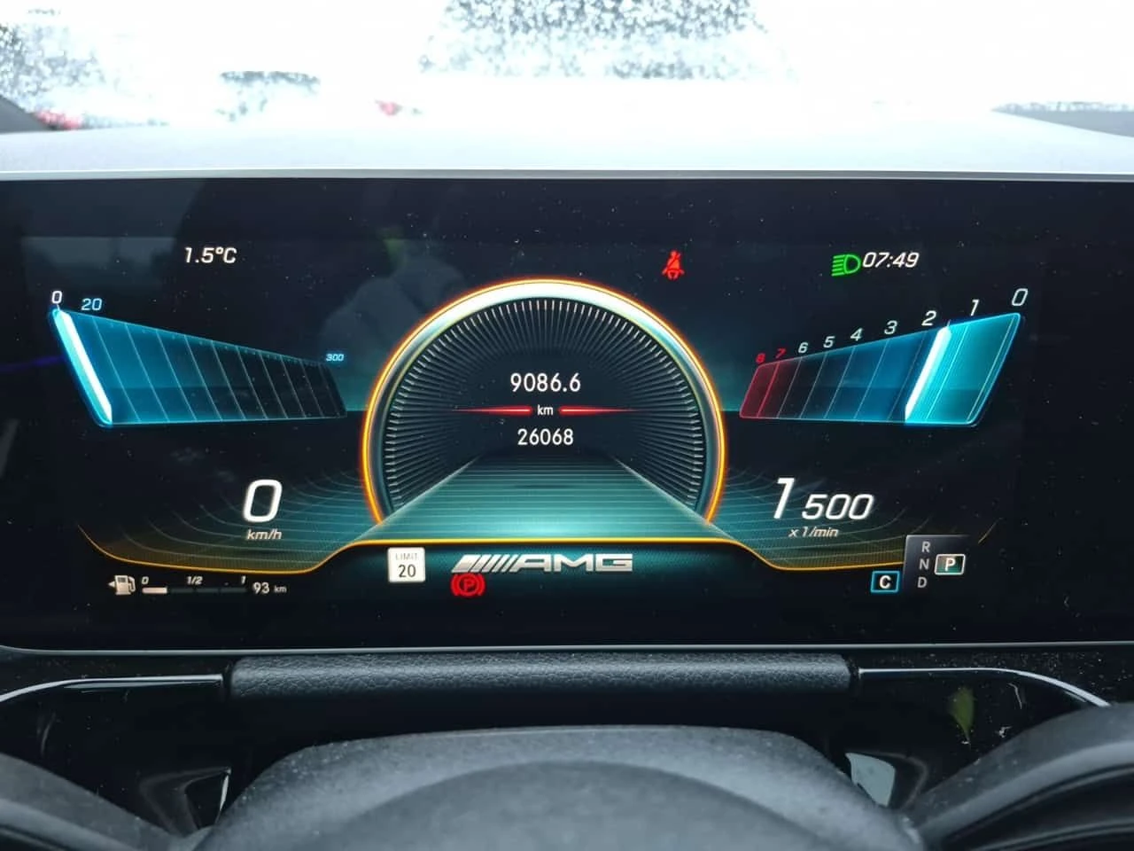 Mercedes-Benz GLA 45 AMG /360/DISTRONIC/BURMESTER, снимка 9 - Автомобили и джипове - 53937356