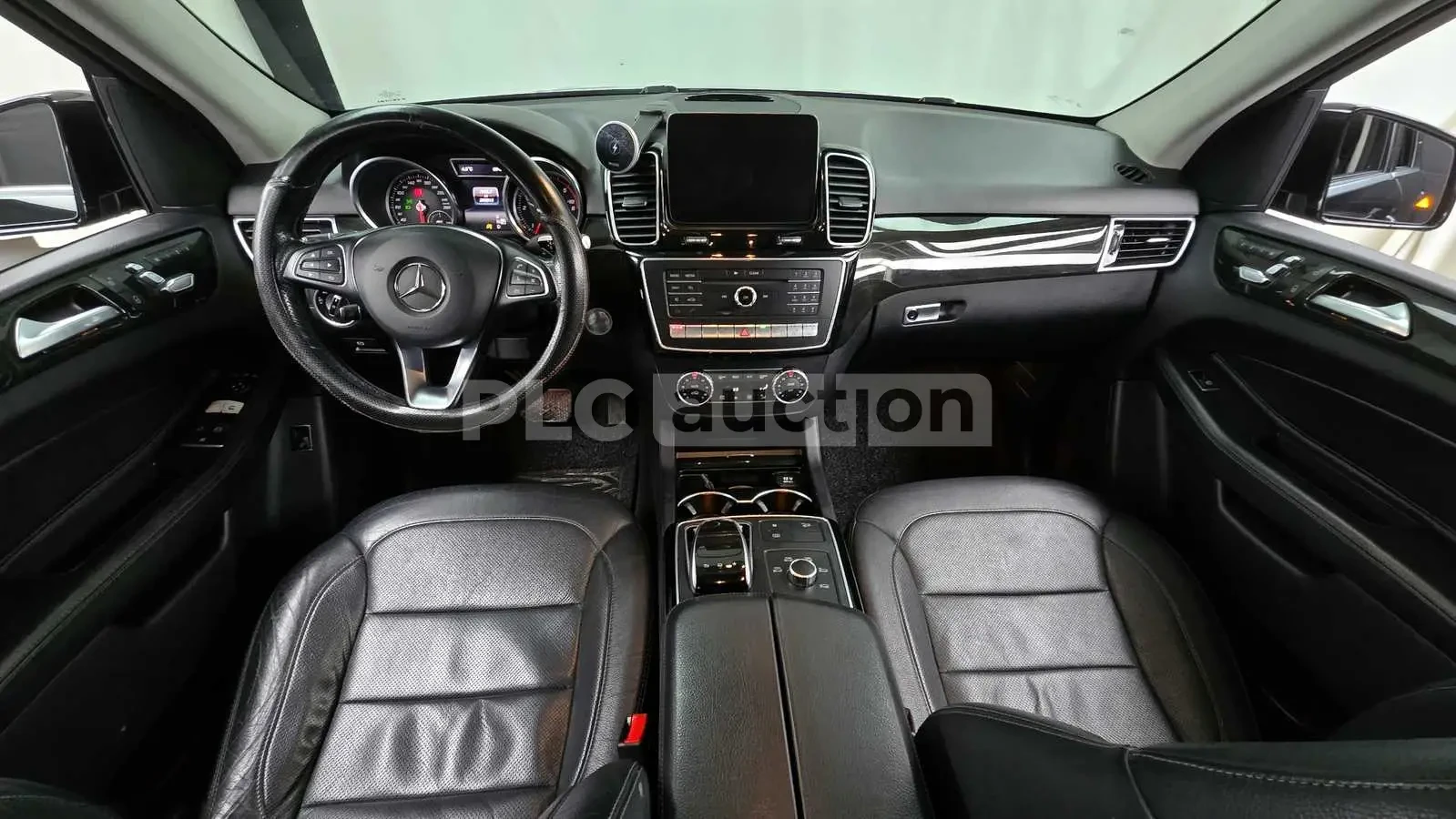 Mercedes-Benz GLE 350 AMG-PACK / 4MATIC / ОБДУХ / ПОДГРЕВИ / ПАНОРАМА , снимка 8 - Автомобили и джипове - 54060345