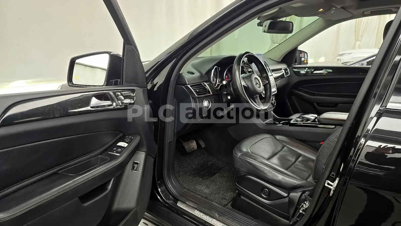 Mercedes-Benz GLE 350 AMG-PACK / 4MATIC / ОБДУХ / ПОДГРЕВИ / ПАНОРАМА , снимка 7 - Автомобили и джипове - 54060345