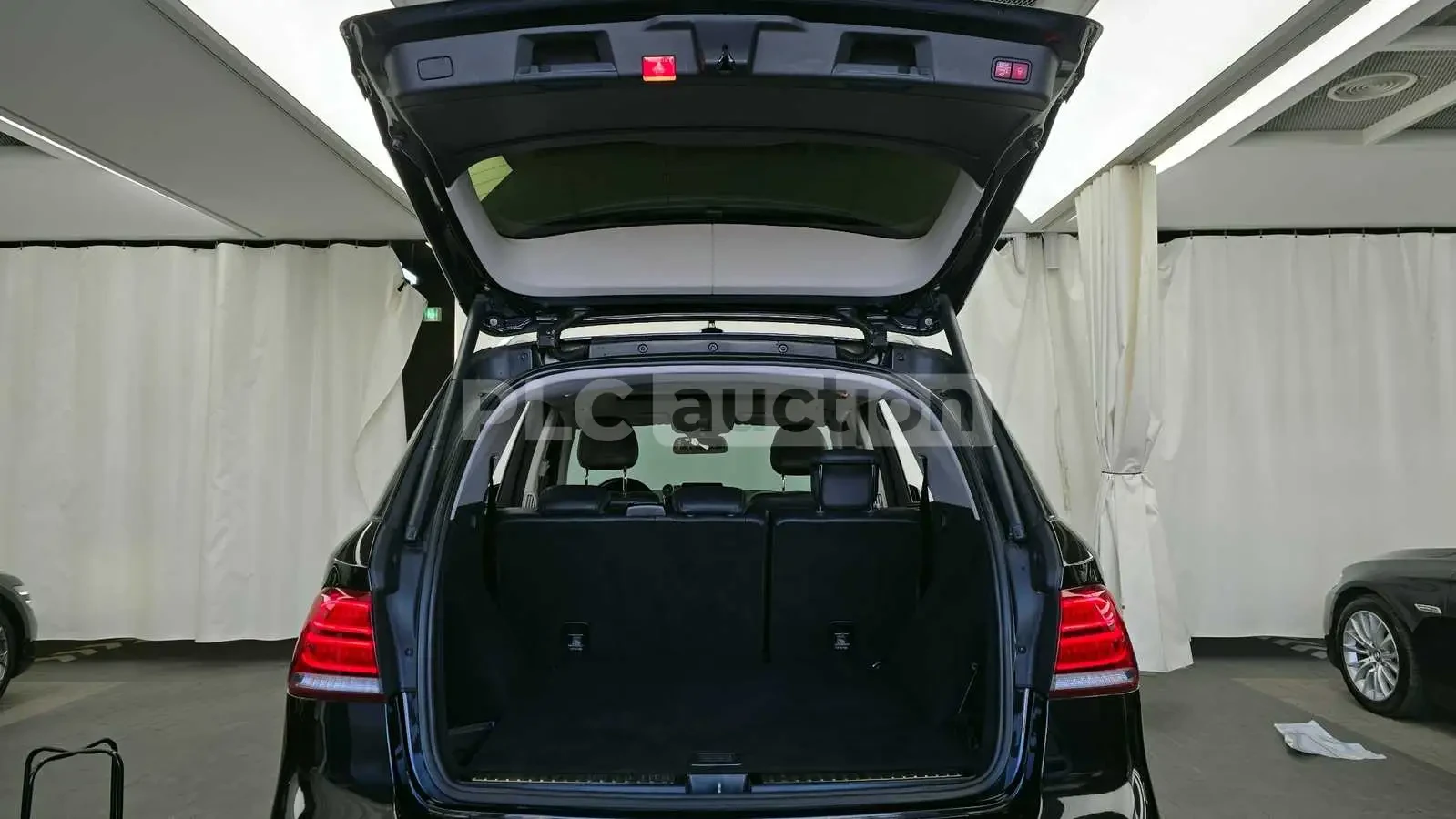 Mercedes-Benz GLE 350 AMG-PACK / 4MATIC / ОБДУХ / ПОДГРЕВИ / ПАНОРАМА , снимка 15 - Автомобили и джипове - 54060345