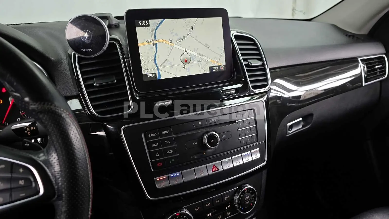 Mercedes-Benz GLE 350 AMG-PACK / 4MATIC / ОБДУХ / ПОДГРЕВИ / ПАНОРАМА , снимка 11 - Автомобили и джипове - 54060345