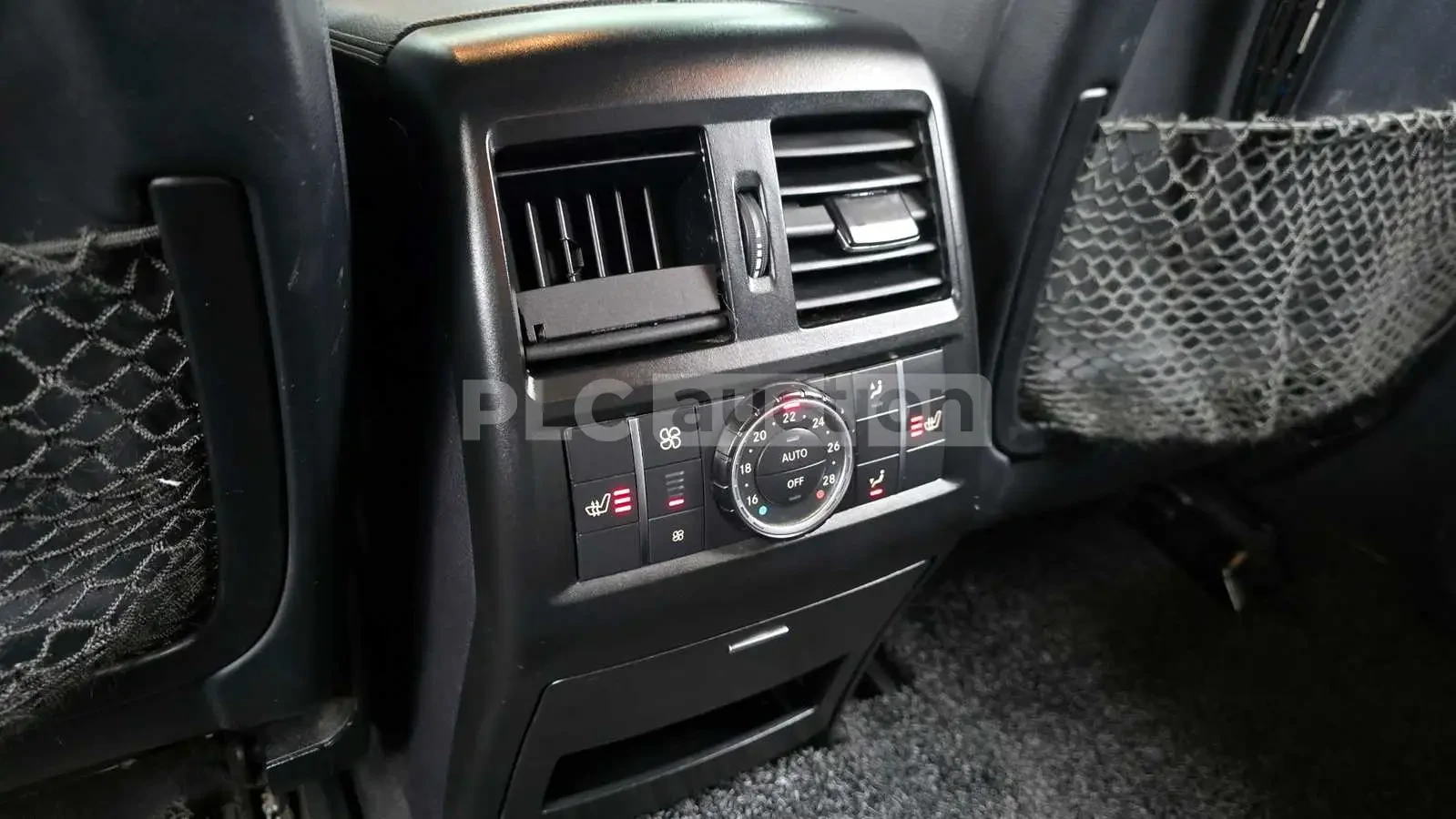 Mercedes-Benz GLE 350 AMG-PACK / 4MATIC / ОБДУХ / ПОДГРЕВИ / ПАНОРАМА , снимка 14 - Автомобили и джипове - 54060345