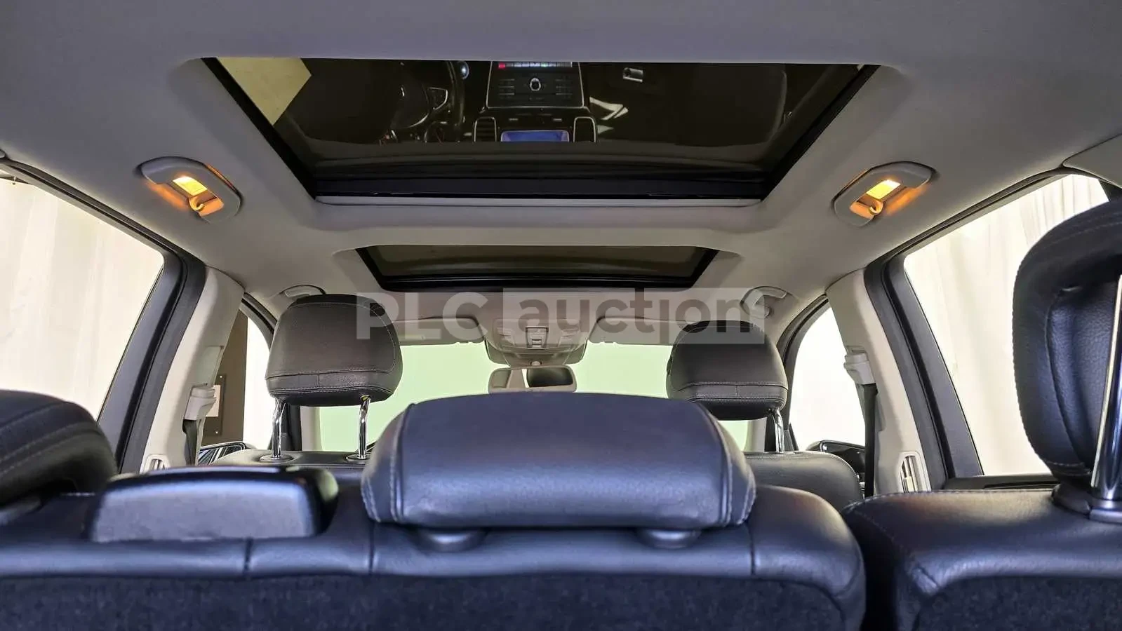 Mercedes-Benz GLE 350 AMG-PACK / 4MATIC / ОБДУХ / ПОДГРЕВИ / ПАНОРАМА , снимка 12 - Автомобили и джипове - 54060345