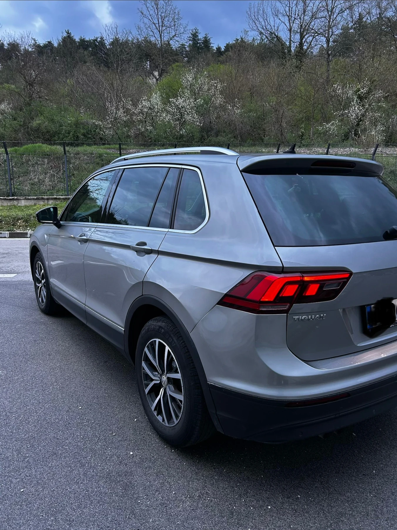 VW Tiguan, снимка 6 - Автомобили и джипове - 54262656