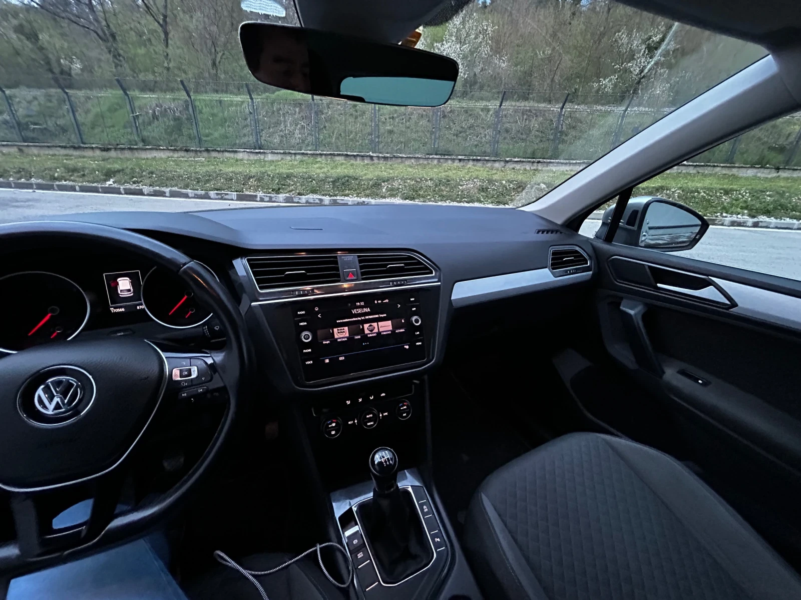 VW Tiguan, снимка 10 - Автомобили и джипове - 54262656