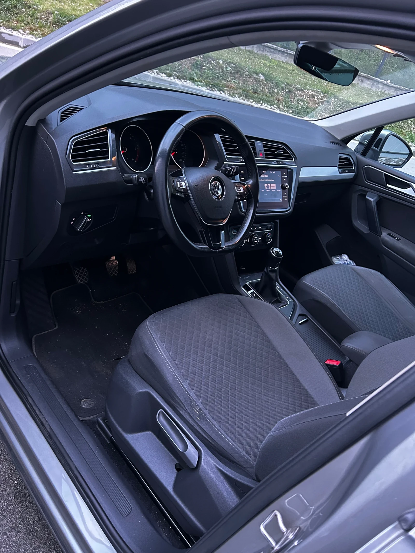 VW Tiguan, снимка 11 - Автомобили и джипове - 54262656