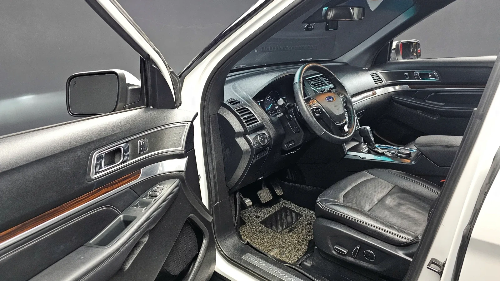 Ford Explorer Limited 4X4, снимка 3 - Автомобили и джипове - 54502845