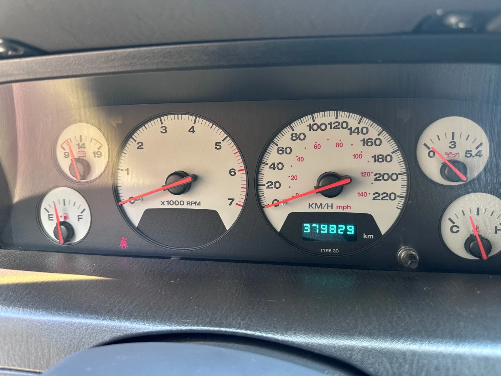 Jeep Grand cherokee 4.7 Quadra-Drive, снимка 13 - Автомобили и джипове - 55436968