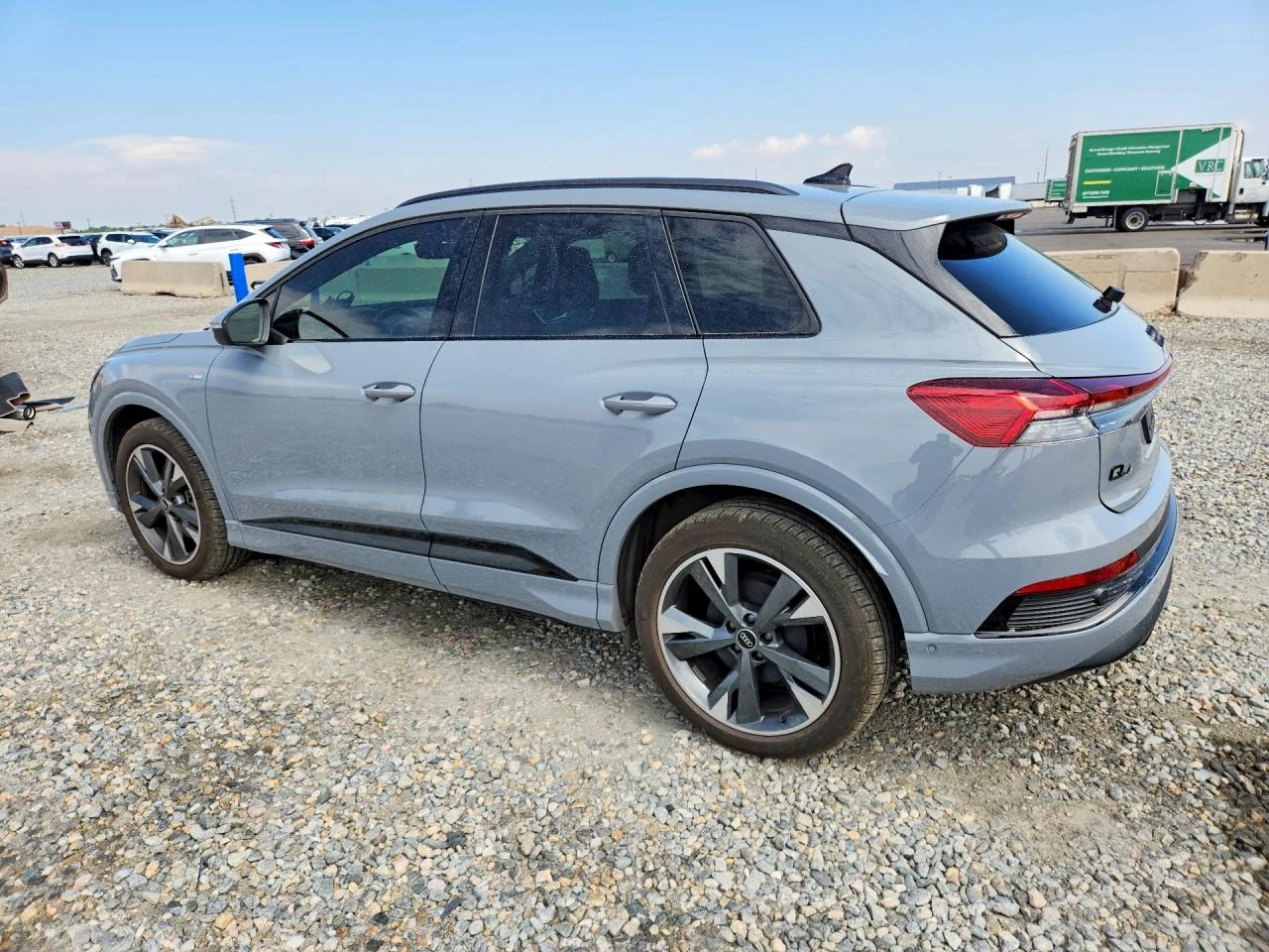 Audi Q4 E-TRON | PREMIUM PLUS | QUATTRO, снимка 2 - Автомобили и джипове - 55715304