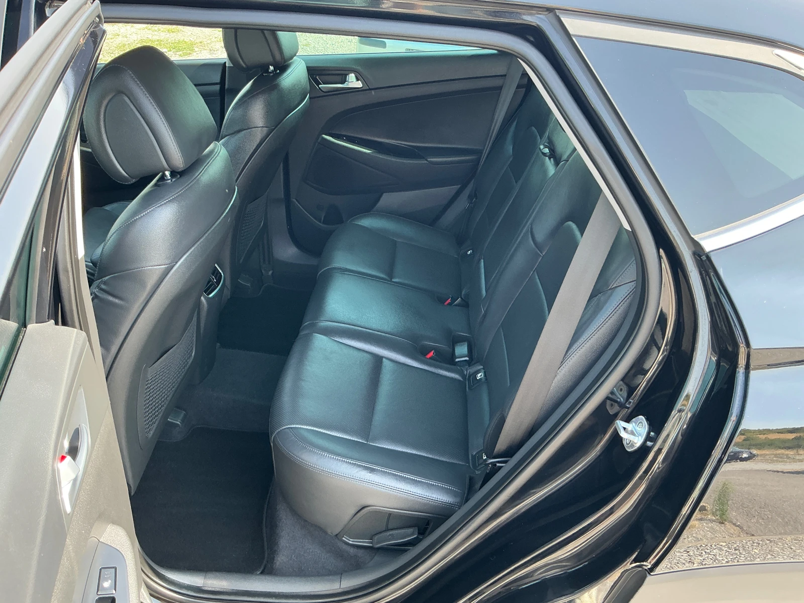 Hyundai Tucson 1.6 GDI, снимка 15 - Автомобили и джипове - 55899102