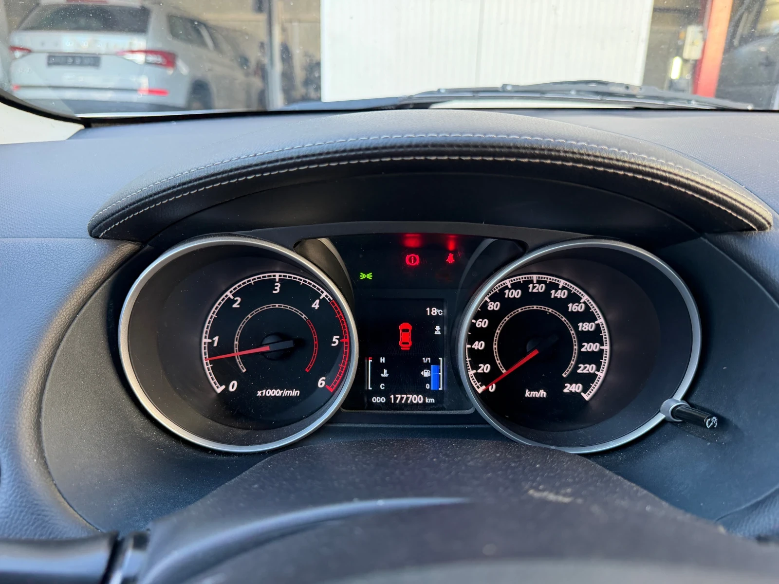 Mitsubishi Outlander 2.2D-ID / 4X4, снимка 7 - Автомобили и джипове - 56632728