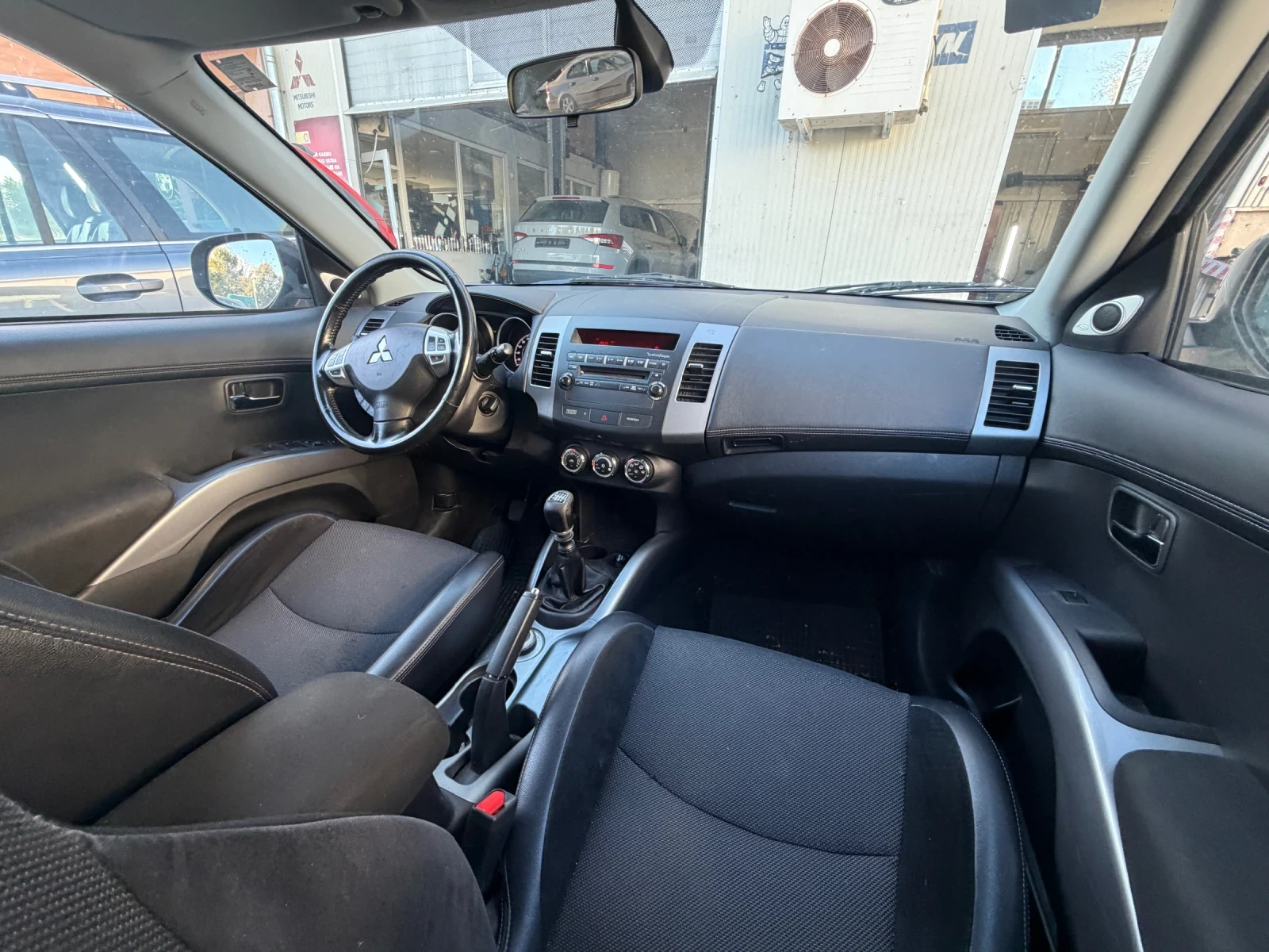 Mitsubishi Outlander 2.2D-ID / 4X4, снимка 6 - Автомобили и джипове - 56632728