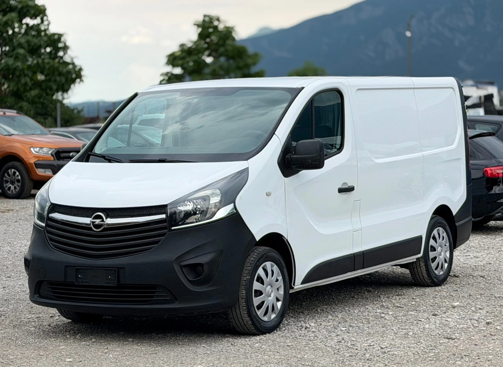 Opel Vivaro 1.6CDTi 116к.с * Климатик* * Евро-6* * Италия* , снимка 3 - Бусове и автобуси - 55011915