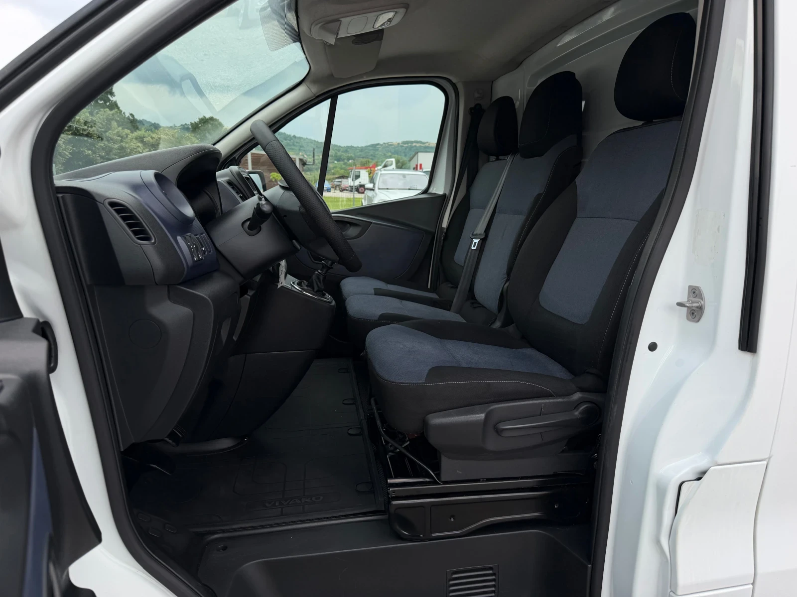 Opel Vivaro 1.6CDTi 116к.с * Климатик* * Евро-6* * Италия* , снимка 13 - Бусове и автобуси - 55011915