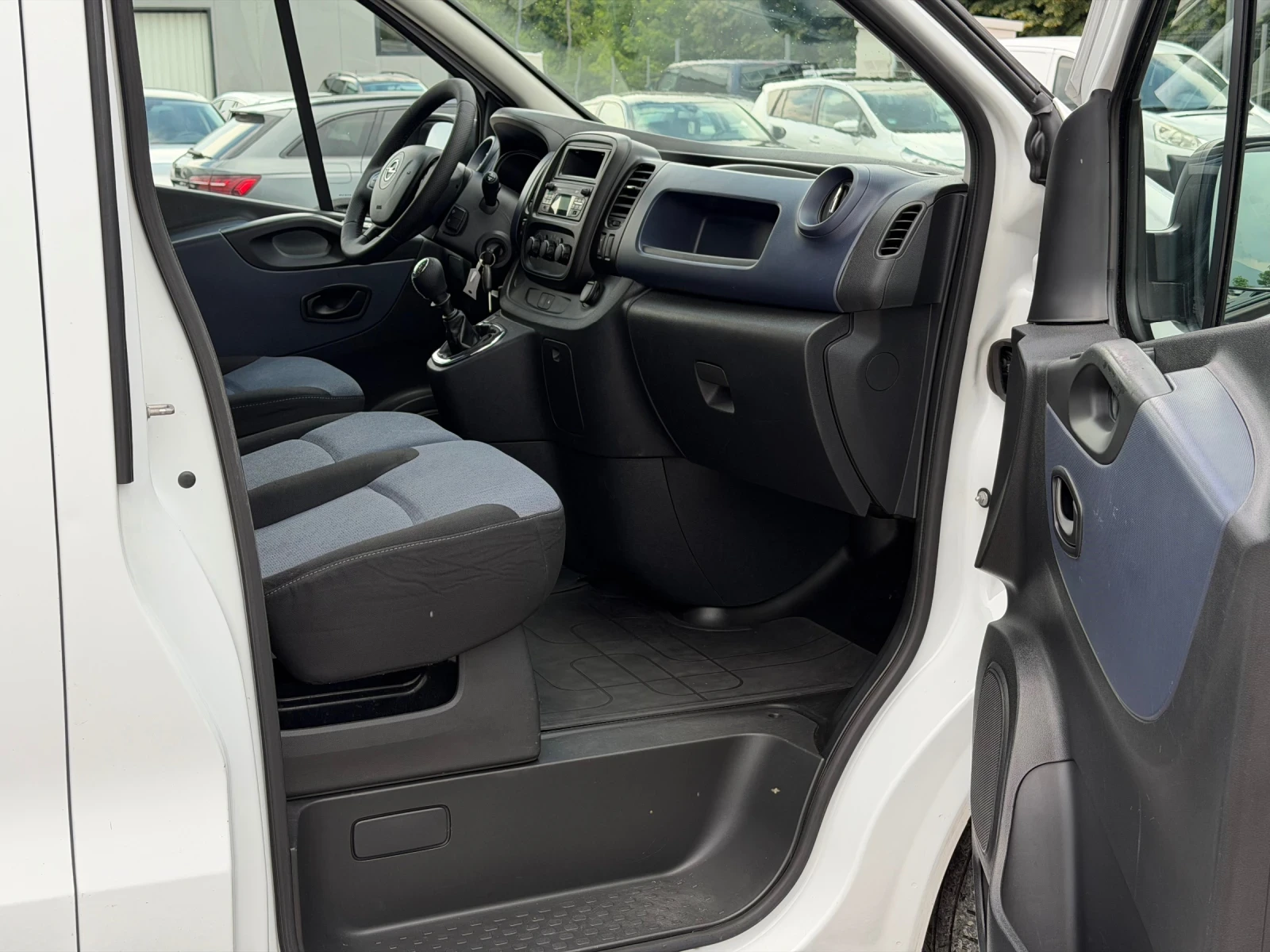 Opel Vivaro 1.6CDTi 116к.с * Климатик* * Евро-6* * Италия* , снимка 15 - Бусове и автобуси - 55011915