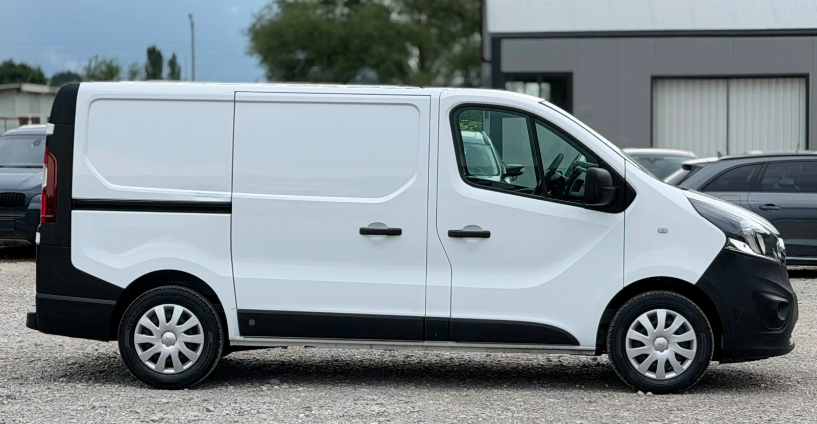 Opel Vivaro 1.6CDTi 116к.с * Климатик* * Евро-6* * Италия* , снимка 8 - Бусове и автобуси - 55011915