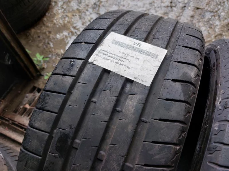 Гуми Летни 225/40R19, снимка 2 - Гуми и джанти - 37110844