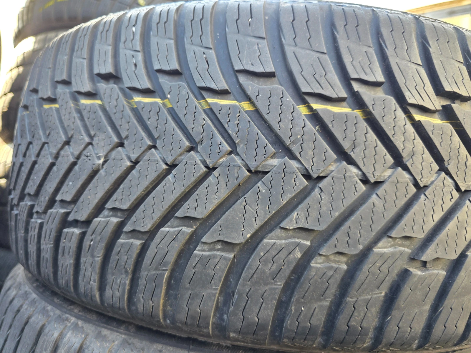 Гуми Всесезонни 205/45R17, снимка 3 - Гуми и джанти - 55485925