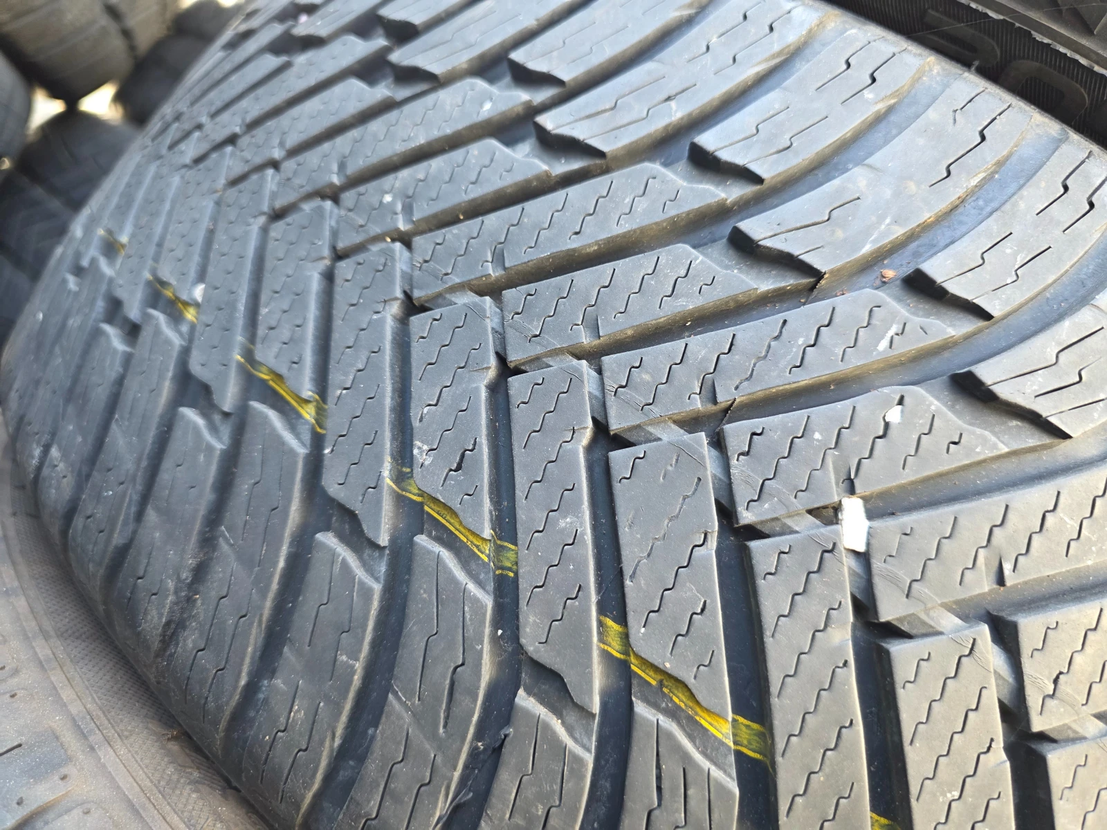 Гуми Всесезонни 205/45R17, снимка 2 - Гуми и джанти - 55485925