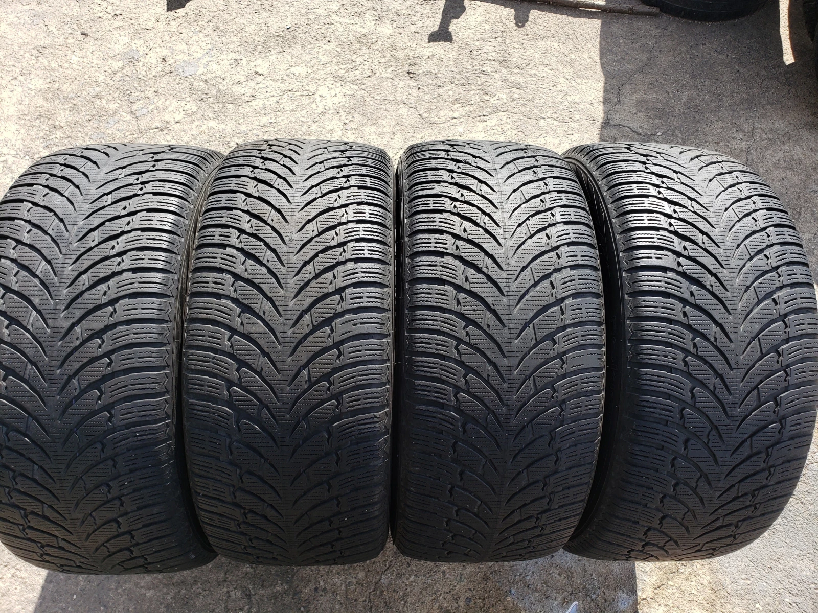 Гуми Зимни 275/45R20, снимка 2 - Гуми и джанти - 56303463