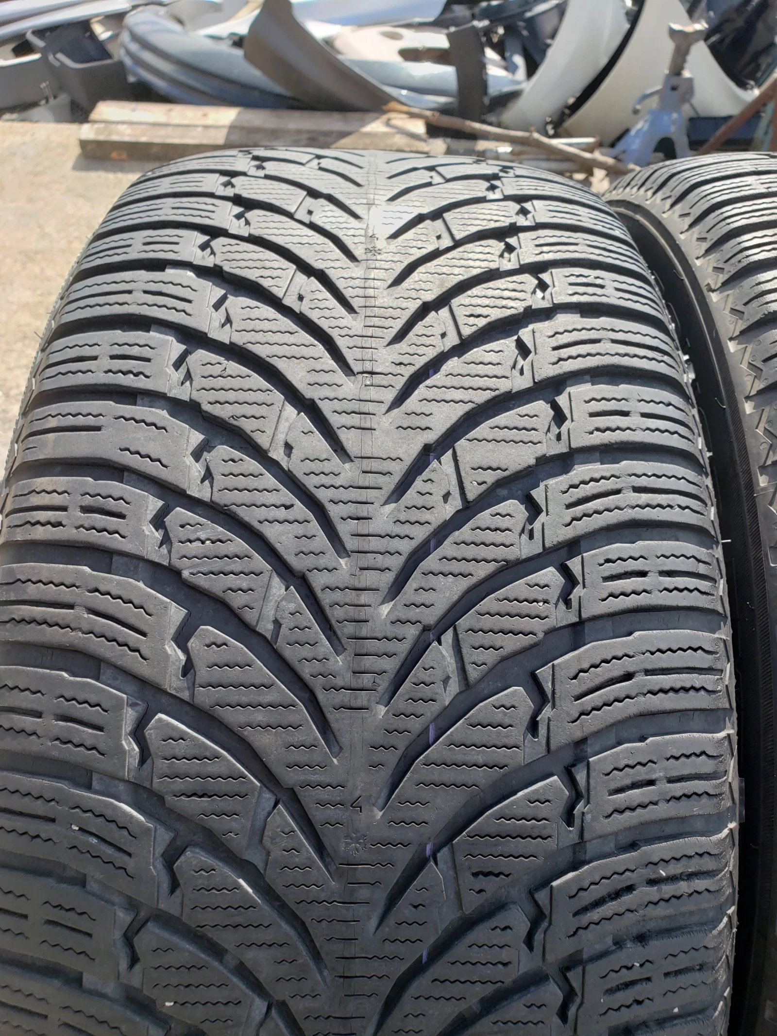 Гуми Зимни 275/45R20