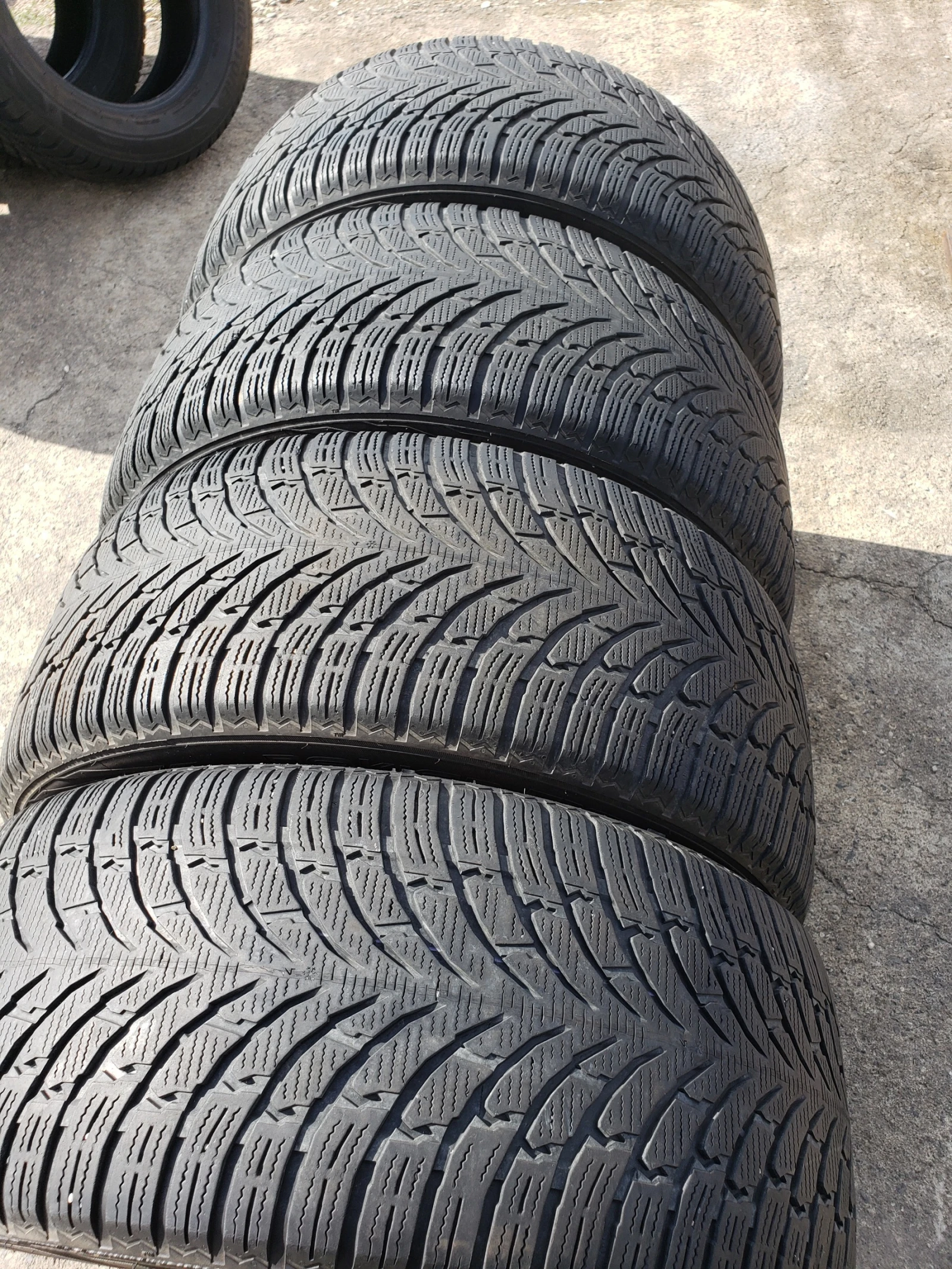 Гуми Зимни 275/45R20, снимка 3 - Гуми и джанти - 56303463