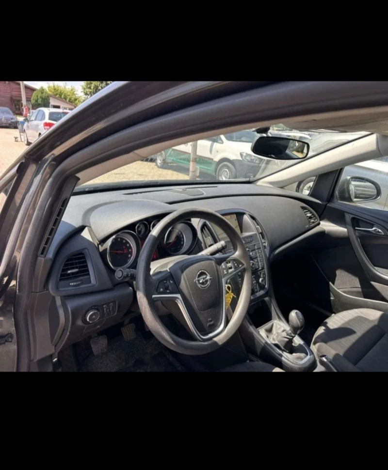 Opel Astra 1.4 i, снимка 11 - Автомобили и джипове - 47794403