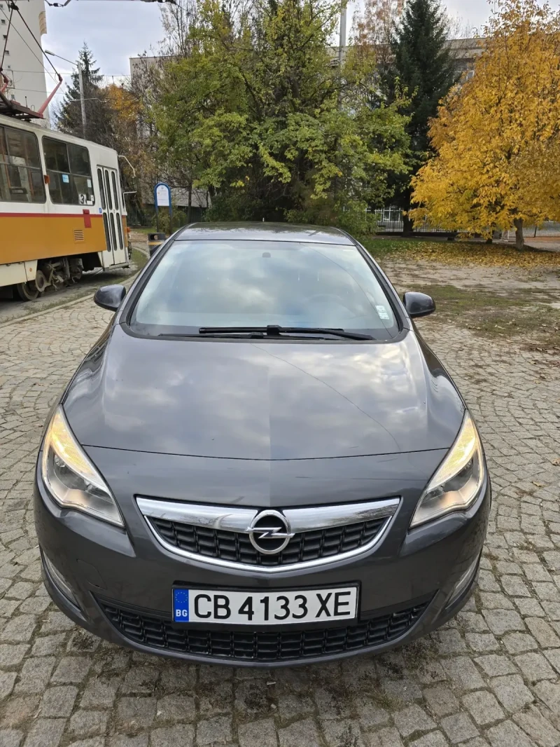 Opel Astra 1.4 i, снимка 1 - Автомобили и джипове - 47794403