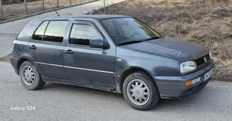 VW Golf 1.6, снимка 4 - Автомобили и джипове - 49238844