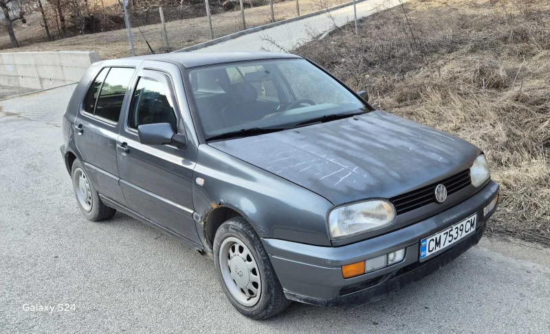 VW Golf 1.6, снимка 5 - Автомобили и джипове - 49238844