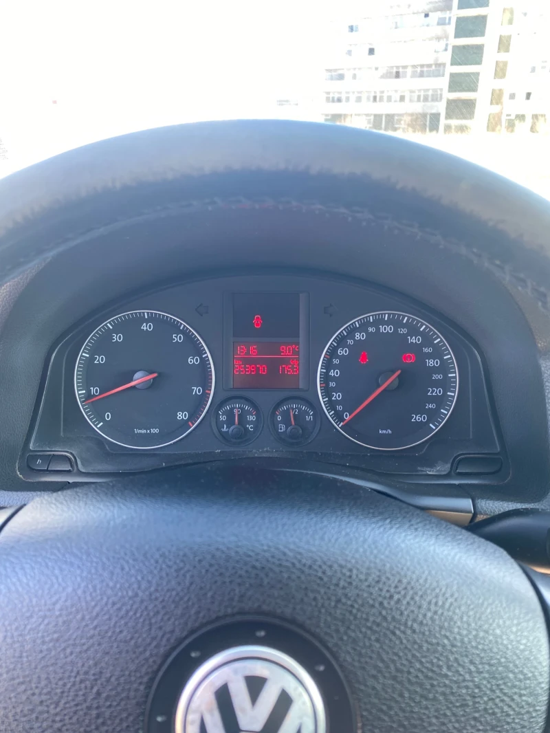 VW Golf 1.6 102к.с., снимка 8 - Автомобили и джипове - 49435769