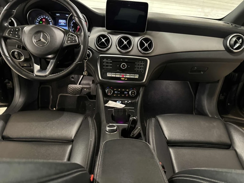 Mercedes-Benz CLA 250 AMG-line* 4M* Камера* Пано* Подгрев* Ambient* Carp, снимка 7 - Автомобили и джипове - 52332903